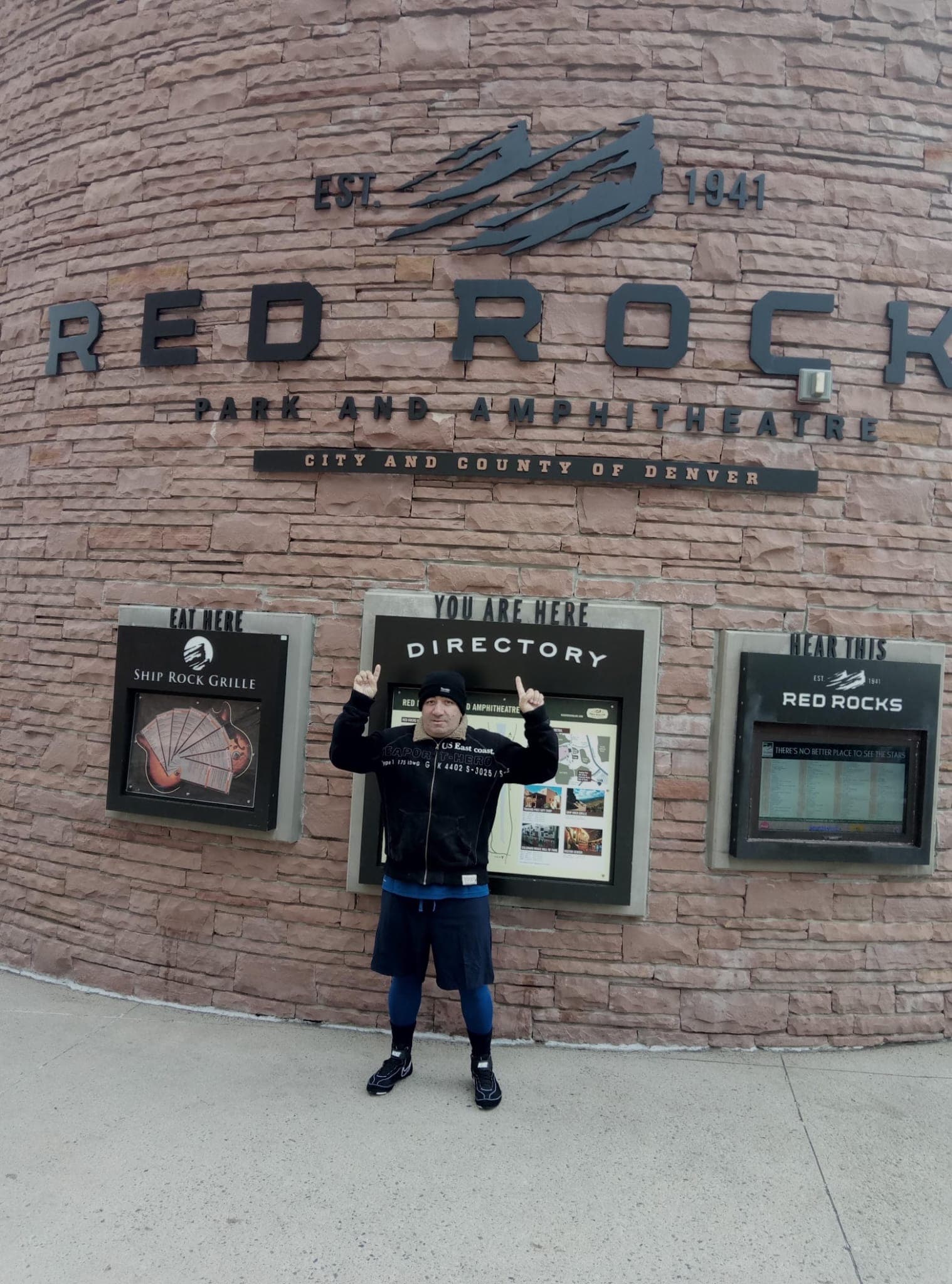 Fernando González Cruz entrenando en las escaleras de Red Rocks, Colorado